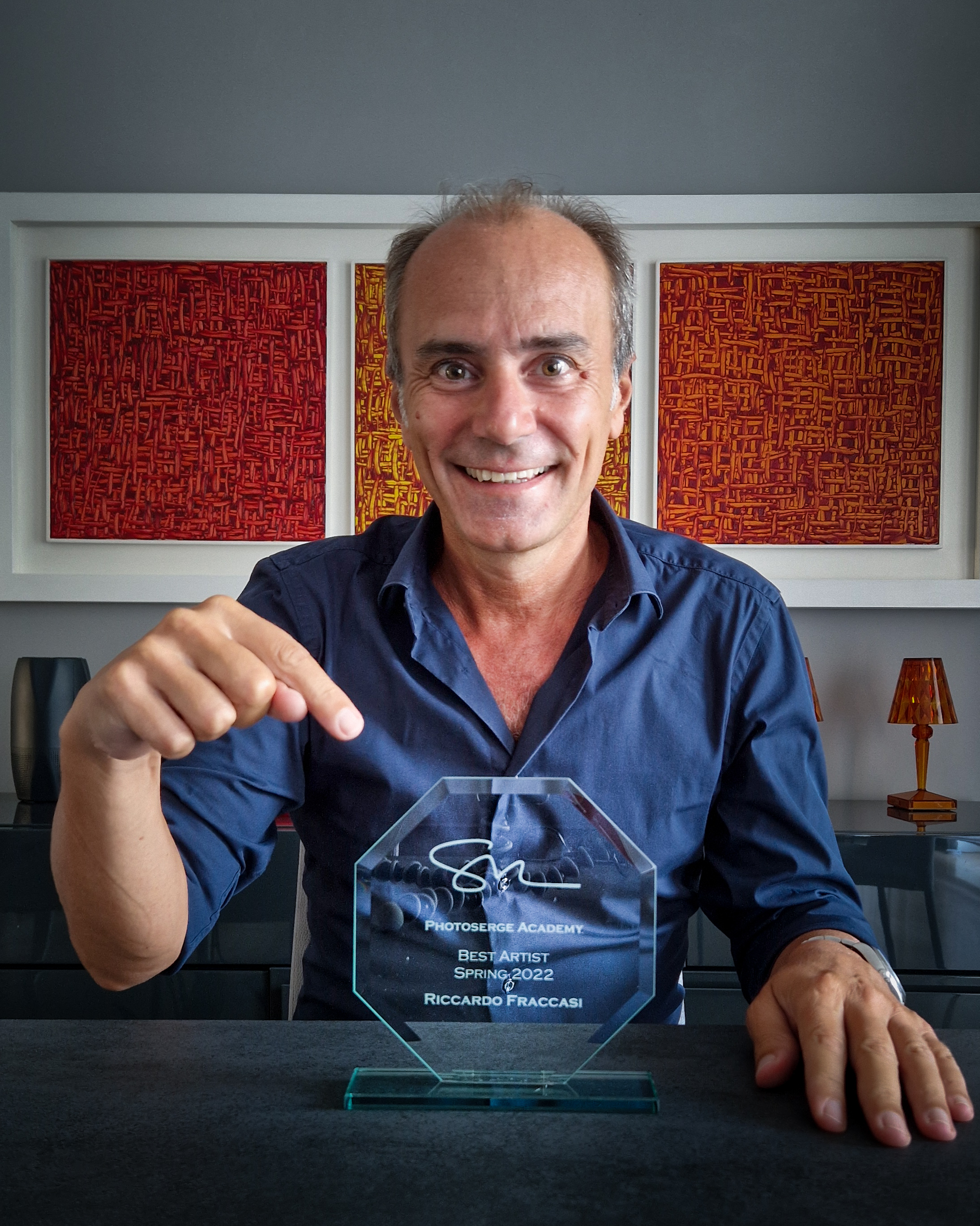 Riccardo holding a glass Photo Serge Academy award